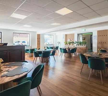 Eichengrund Cochstedt فندق